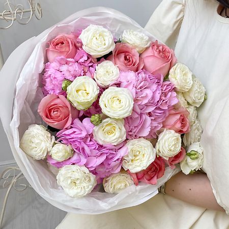 Букет живых цветов ELEVEN FLOWERS Микс из пионовидных роз и гортензий