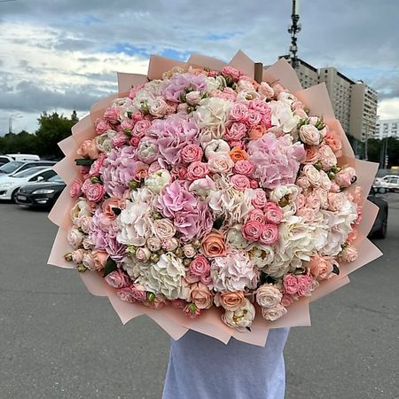 Букет живых цветов VELORI FLOWERS Букет сборный с пионами и гортензией