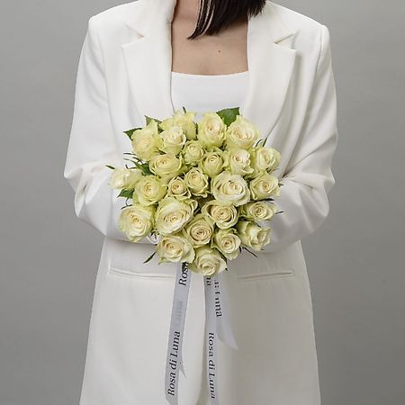 Букет живых цветов ROSA DI LUNA 25 Роза Кения белая без упаковки