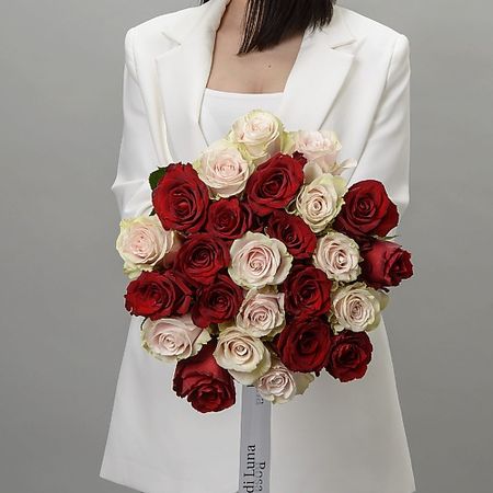 Букет живых цветов ROSA DI LUNA 25 эквадорских роз микс эксплорер-пинк мондиаль