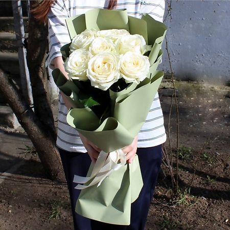 Букет живых цветов FLORISTIK ЦВЕТОЧНАЯ СТУДИЯ Букет из 7 белых роз