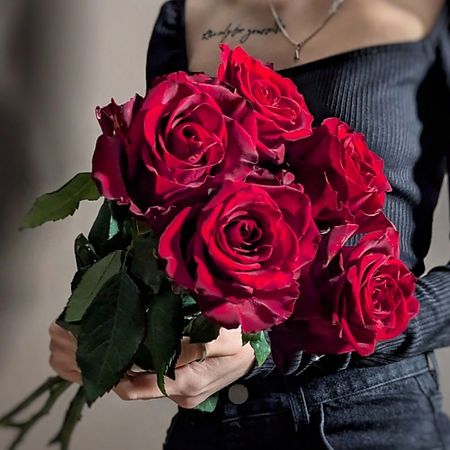 Букет живых цветов KRASFLOWERS Бордовые розы Explorer пять штук