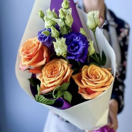 Букет живых цветов GLOW FLOWERS Букет с розами и эустомой