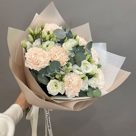 Букет живых цветов ELEVEN FLOWERS Нежный букет из эустомы