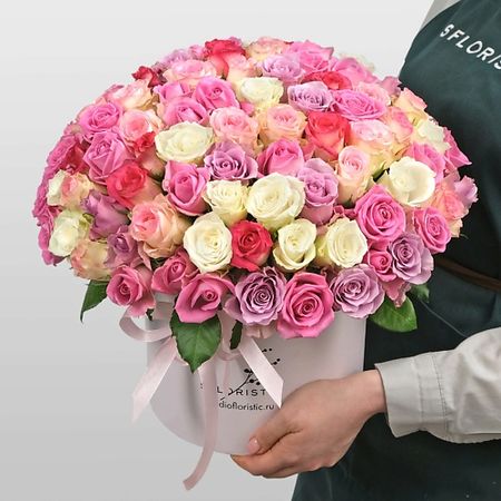 Букет живых цветов STUDIO FLORISTIC Композиция из кенийских Роз 101 шт «Мэдисон»