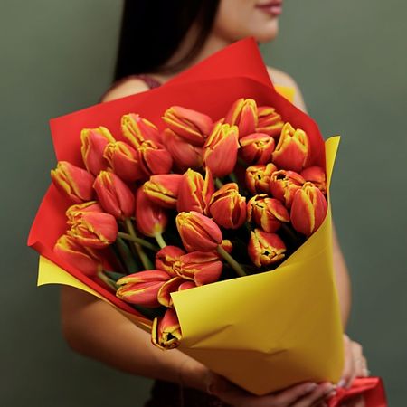 Букет живых цветов БУКЕТНАЯ ЛАВКА 35 тюльпанов ДЕНМАРК