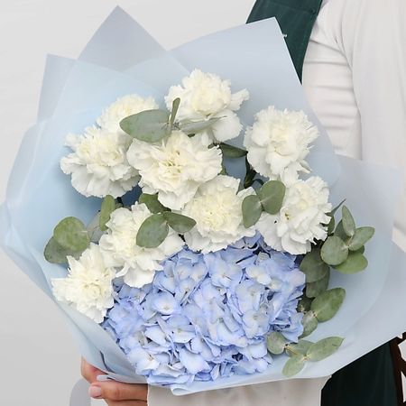 Букет живых цветов STUDIO FLORISTIC Букет из Гвоздик и Гортензий «Лунный восторг»