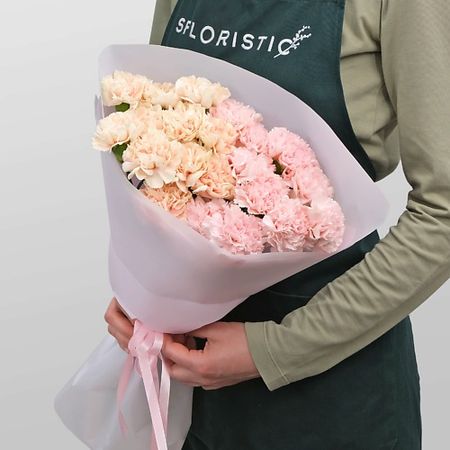 Букет живых цветов STUDIO FLORISTIC Букет из Гвоздики «Облака Любви»